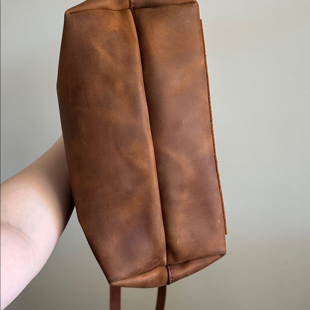 Portland Leather Goods Canyon Medium Crossbody - Picture 5 of 6